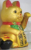 Gato de la fortuna maneki neko en Japón y zhaocai mao en China